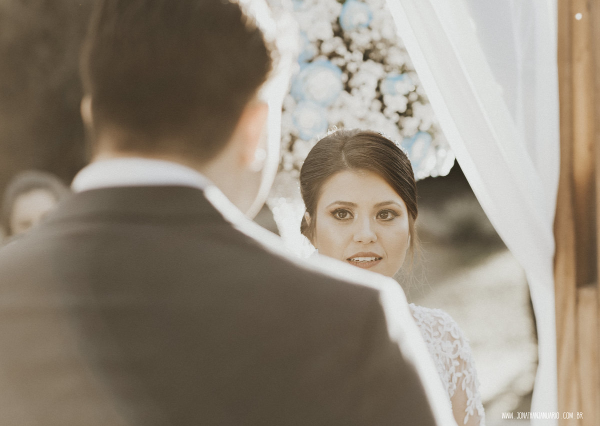 casal apaixonado, natureza, love, amor, Jonathan Januario, foto, fotografia, Araras, leme, limeira,campinas, São Paulo, Rio claro, folk, lifeStyle, montanha, foto na fazenda, casamento de dia, noiva, vestido de noiva, vestida pra casar, lápis de noiva