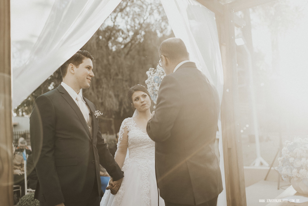casal apaixonado, natureza, love, amor, Jonathan Januario, foto, fotografia, Araras, leme, limeira,campinas, São Paulo, Rio claro, folk, lifeStyle, montanha, foto na fazenda, casamento de dia, noiva, vestido de noiva, vestida pra casar, lápis de noiva