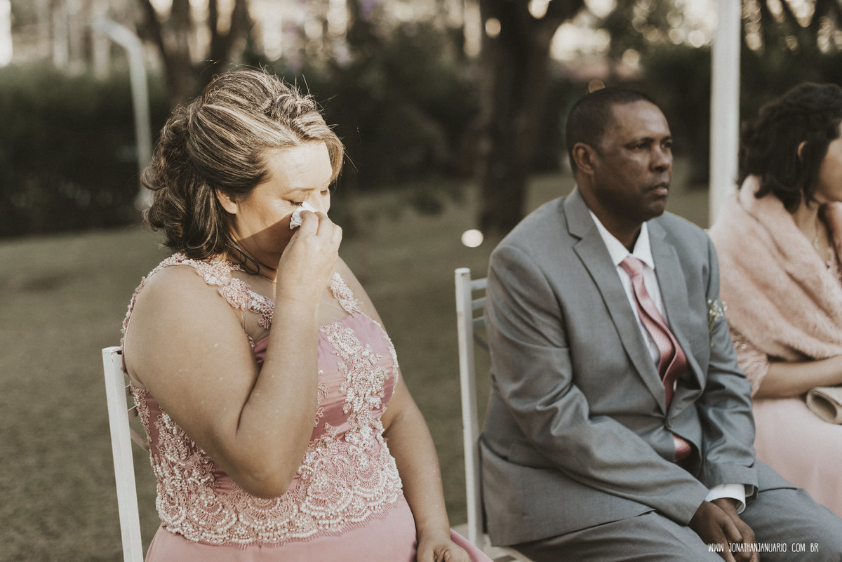 casal apaixonado, natureza, love, amor, Jonathan Januario, foto, fotografia, Araras, leme, limeira,campinas, São Paulo, Rio claro, folk, lifeStyle, montanha, foto na fazenda, casamento de dia, noiva, vestido de noiva, vestida pra casar, lápis de noiva