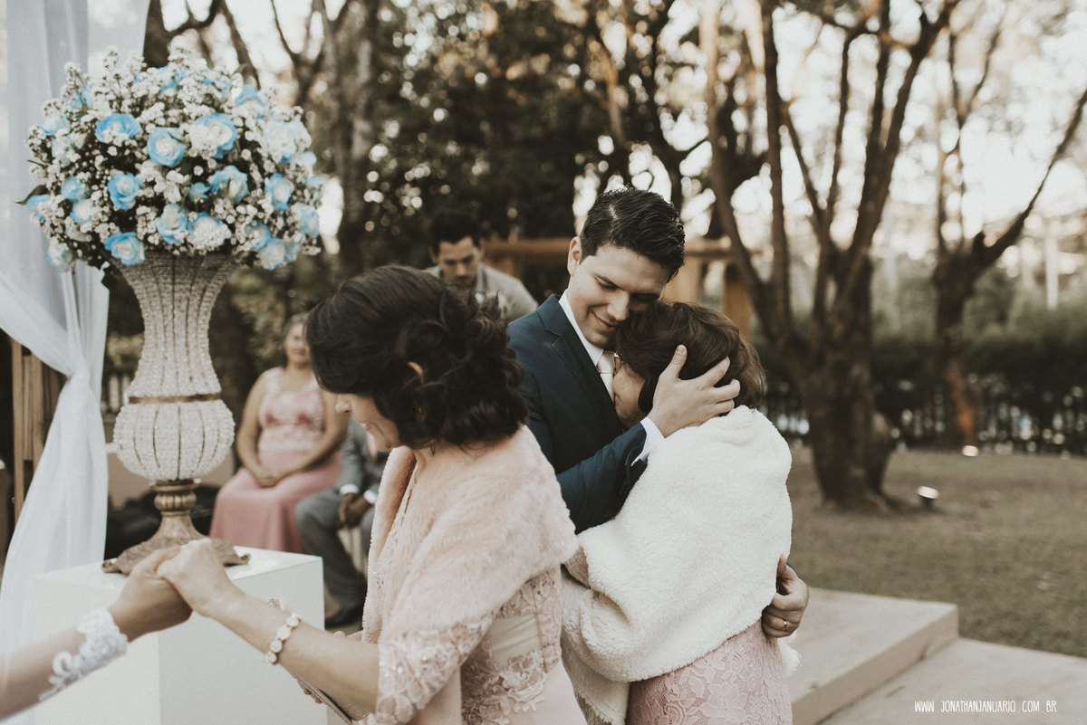 casal apaixonado, natureza, love, amor, Jonathan Januario, foto, fotografia, Araras, leme, limeira,campinas, São Paulo, Rio claro, folk, lifeStyle, montanha, foto na fazenda, casamento de dia, noiva, vestido de noiva, vestida pra casar, lápis de noiva