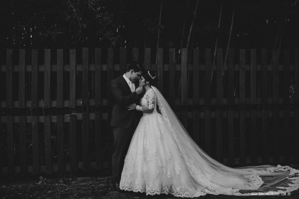 casal apaixonado, natureza, love, amor, Jonathan Januario, foto, fotografia, Araras, leme, limeira,campinas, São Paulo, Rio claro, folk, lifeStyle, montanha, foto na fazenda, casamento de dia, noiva, vestido de noiva, vestida pra casar, lápis de noiva