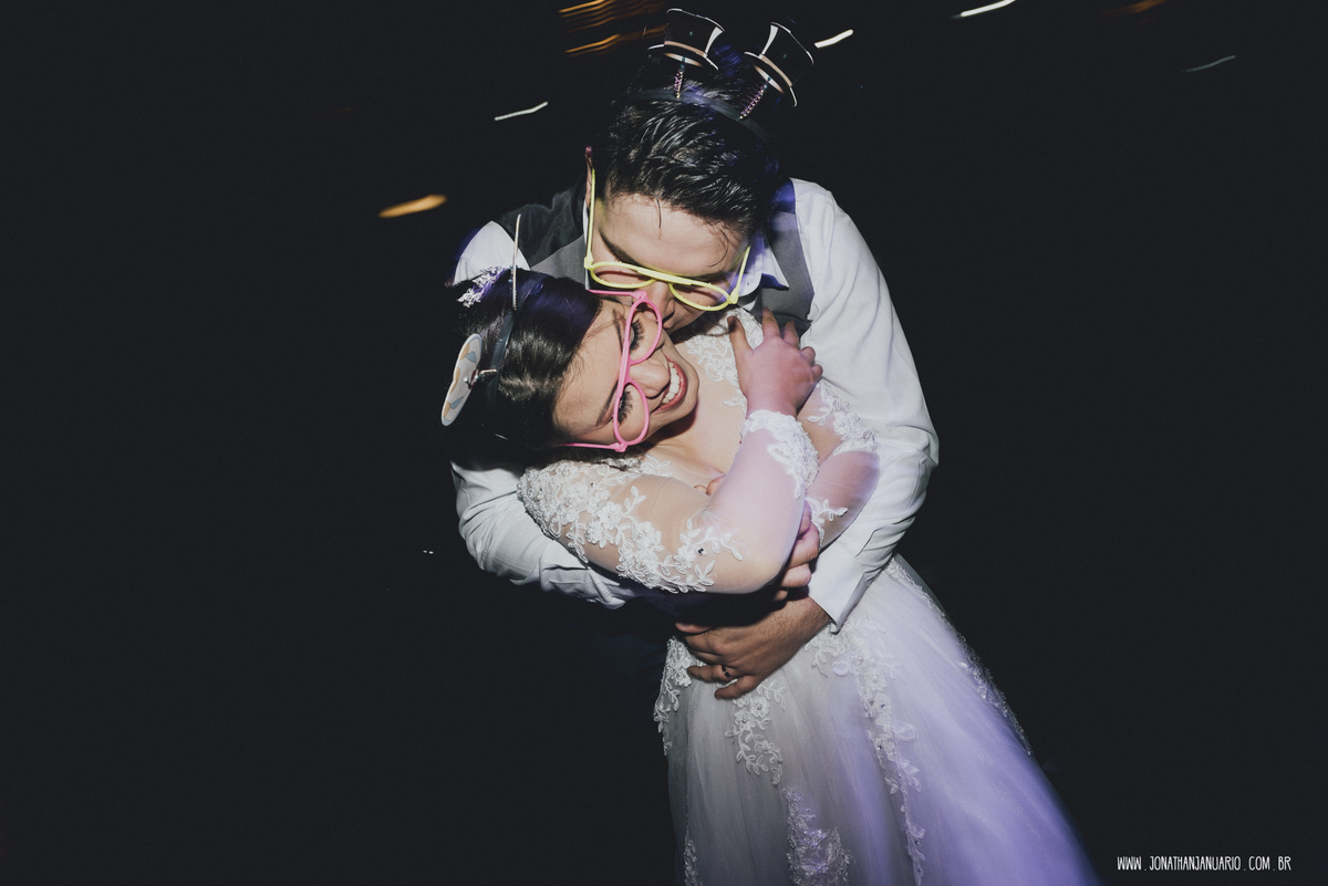 casal apaixonado, natureza, love, amor, Jonathan Januario, foto, fotografia, Araras, leme, limeira,campinas, São Paulo, Rio claro, folk, lifeStyle, montanha, foto na fazenda, casamento de dia, noiva, vestido de noiva, vestida pra casar, lápis de noiva