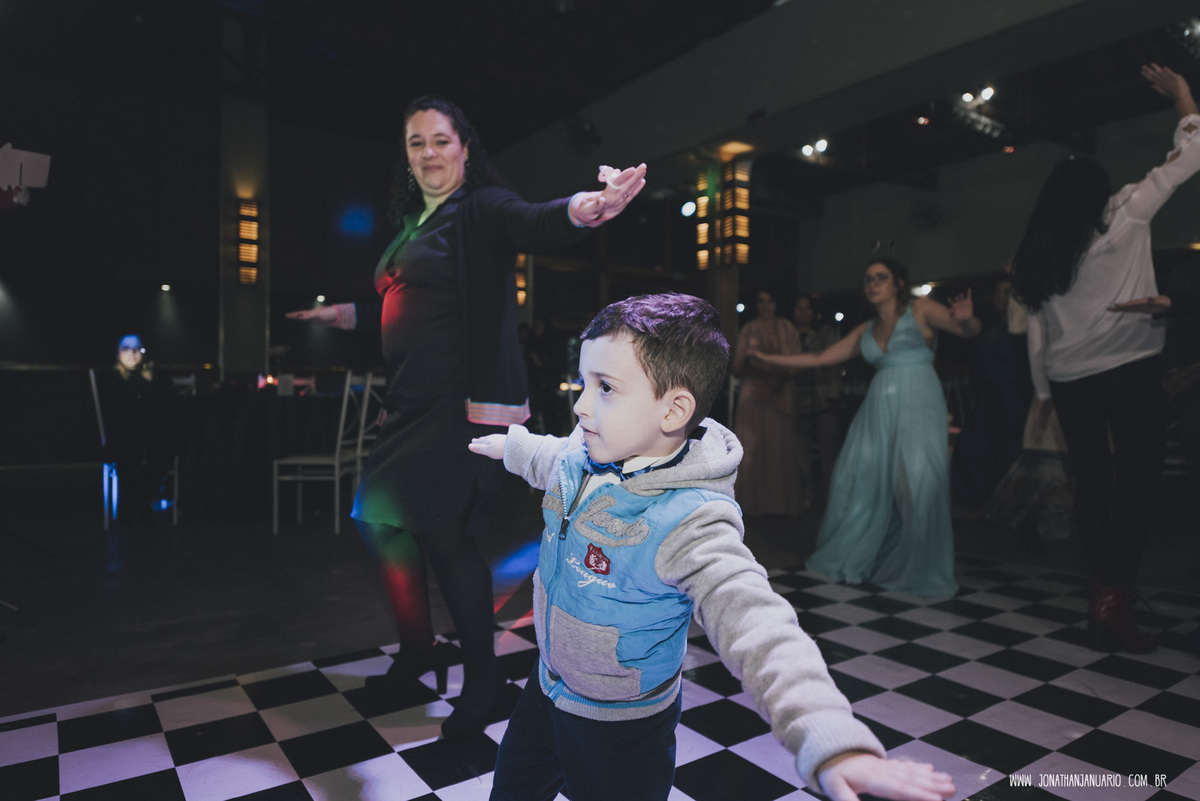casal apaixonado, natureza, love, amor, Jonathan Januario, foto, fotografia, Araras, leme, limeira,campinas, São Paulo, Rio claro, folk, lifeStyle, montanha, foto na fazenda, casamento de dia, noiva, vestido de noiva, vestida pra casar, lápis de noiva