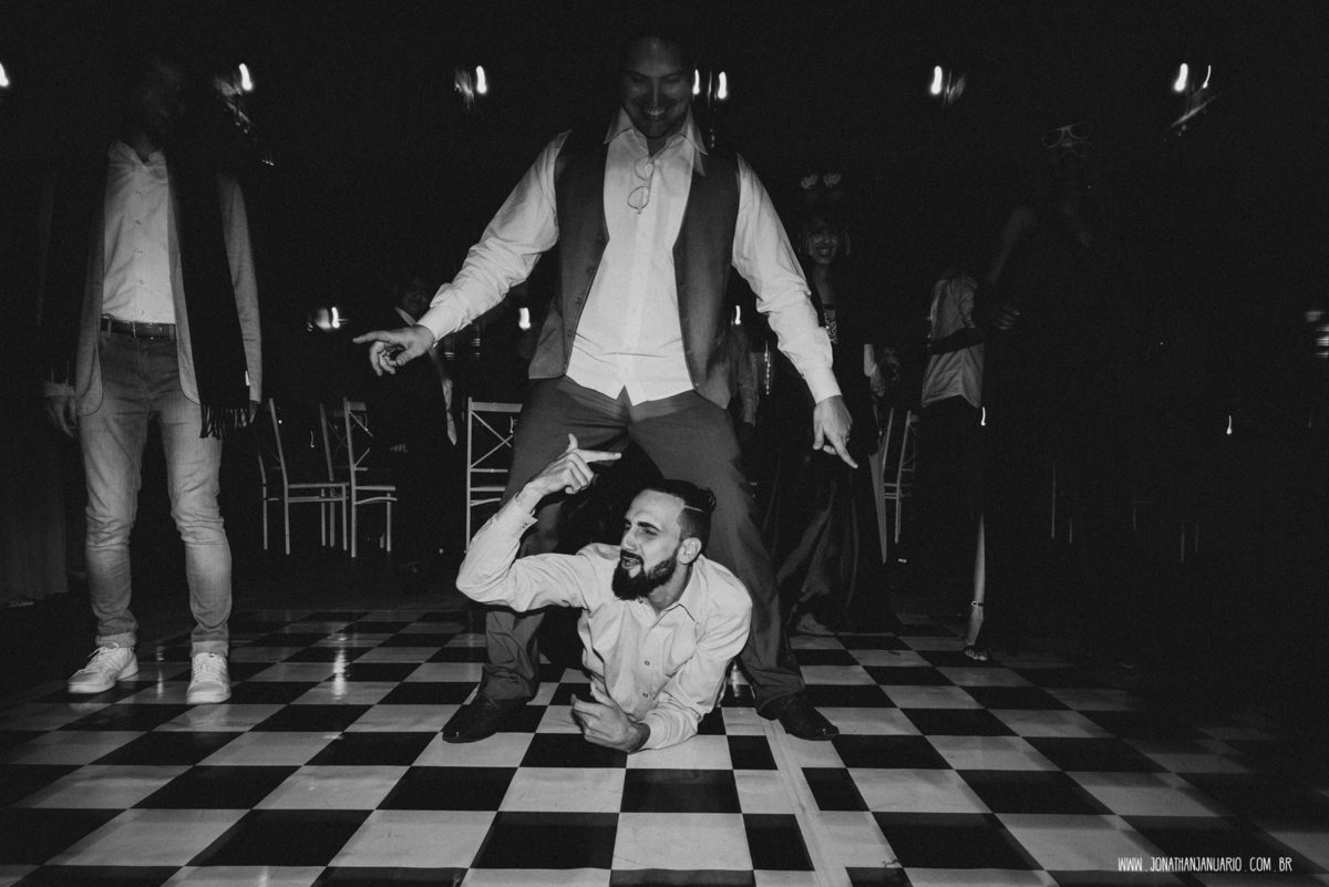 casal apaixonado, natureza, love, amor, Jonathan Januario, foto, fotografia, Araras, leme, limeira,campinas, São Paulo, Rio claro, folk, lifeStyle, montanha, foto na fazenda, casamento de dia, noiva, vestido de noiva, vestida pra casar, lápis de noiva