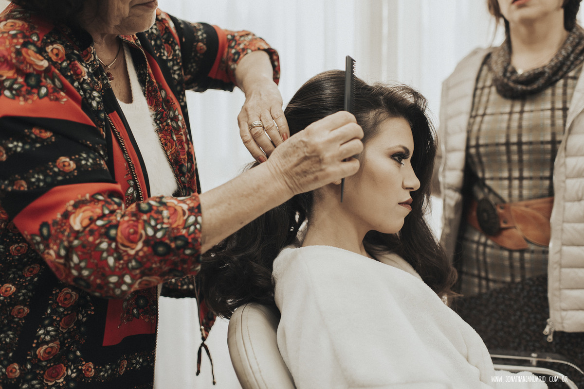 casal apaixonado, natureza, love, amor, Jonathan Januario, foto, fotografia, Araras, leme, limeira,campinas, São Paulo, Rio claro, folk, lifeStyle, montanha, foto na fazenda, casamento de dia, noiva, vestido de noiva, vestida pra casar, lápis de noiva