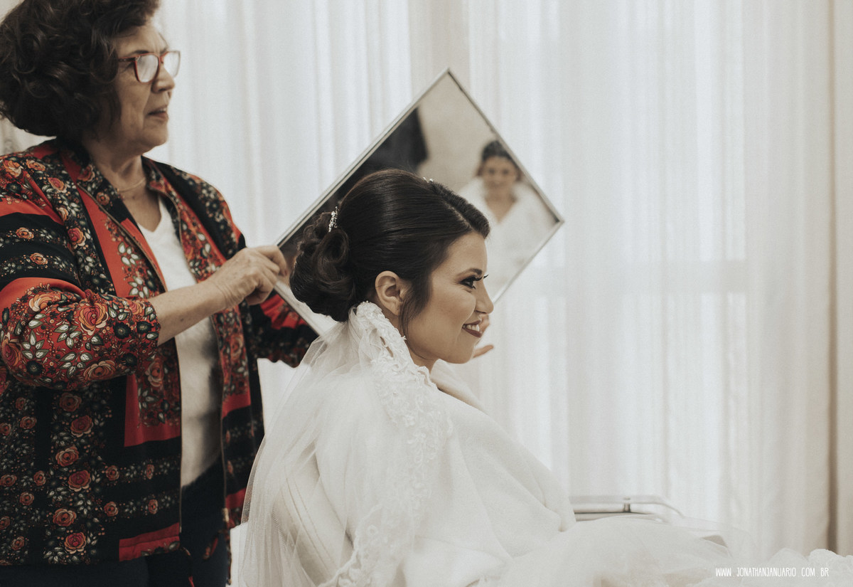 casal apaixonado, natureza, love, amor, Jonathan Januario, foto, fotografia, Araras, leme, limeira,campinas, São Paulo, Rio claro, folk, lifeStyle, montanha, foto na fazenda, casamento de dia, noiva, vestido de noiva, vestida pra casar, lápis de noiva