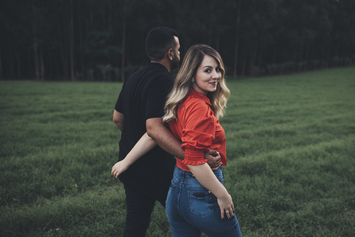 Ensaio em Rio Claro-SP, casal apaixonado, natureza - love, amor, casal, Jonathan Januario, foto, fotografia, Araras, leme, limeira,campinas, São Paulo, folk, lifeStyle, Vsco, montanha, foto na fazenda, pico olho d’agua, Mariporã, foto montanha, holambra