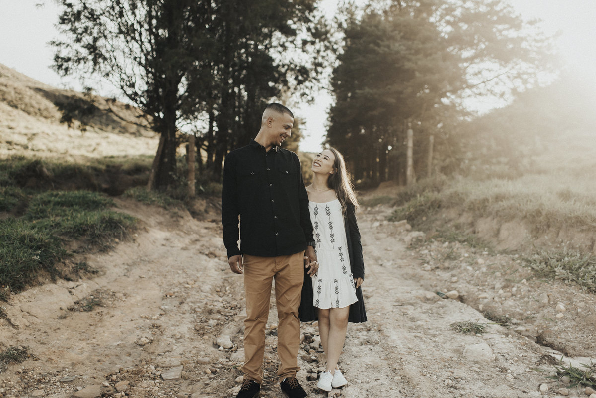Ensaio em Rio Claro-SP, casal apaixonado, natureza - love, amor, casal, Jonathan Januario, foto, fotografia, Araras, leme, limeira,campinas, São Paulo, folk, lifeStyle, Vsco, montanha, morro do facao, pico olho d’agua, itirapinas, foto em montanha
