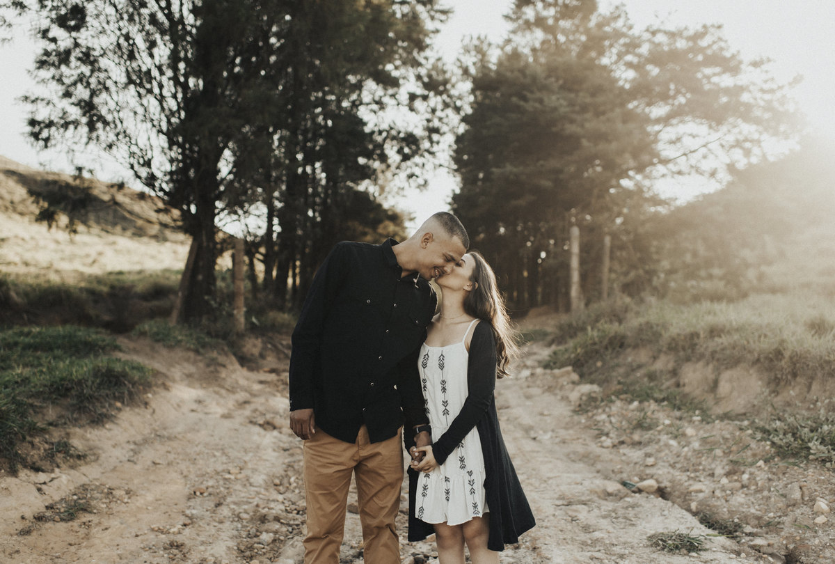 Ensaio em Rio Claro-SP, casal apaixonado, natureza - love, amor, casal, Jonathan Januario, foto, fotografia, Araras, leme, limeira,campinas, São Paulo, folk, lifeStyle, Vsco, montanha, morro do facao, pico olho d’agua, itirapinas, foto em montanha
