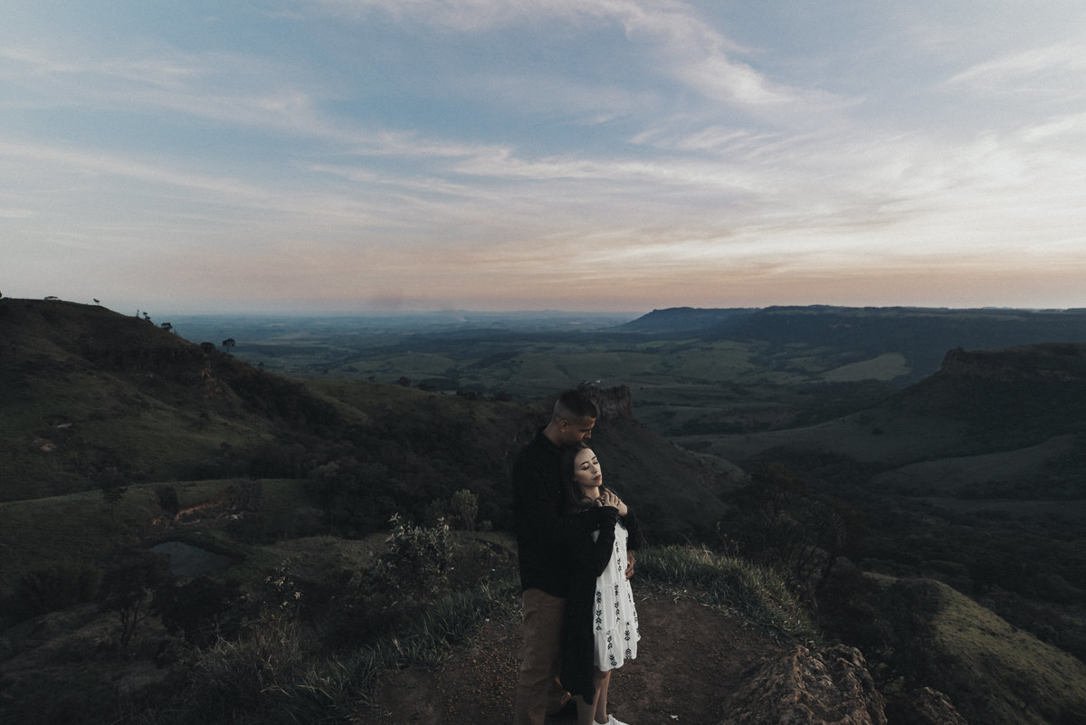 Ensaio em Rio Claro-SP, casal apaixonado, natureza - love, amor, casal, Jonathan Januario, foto, fotografia, Araras, leme, limeira,campinas, São Paulo, folk, lifeStyle, Vsco, montanha, morro do facao, pico olho d’agua, itirapinas, foto em montanha