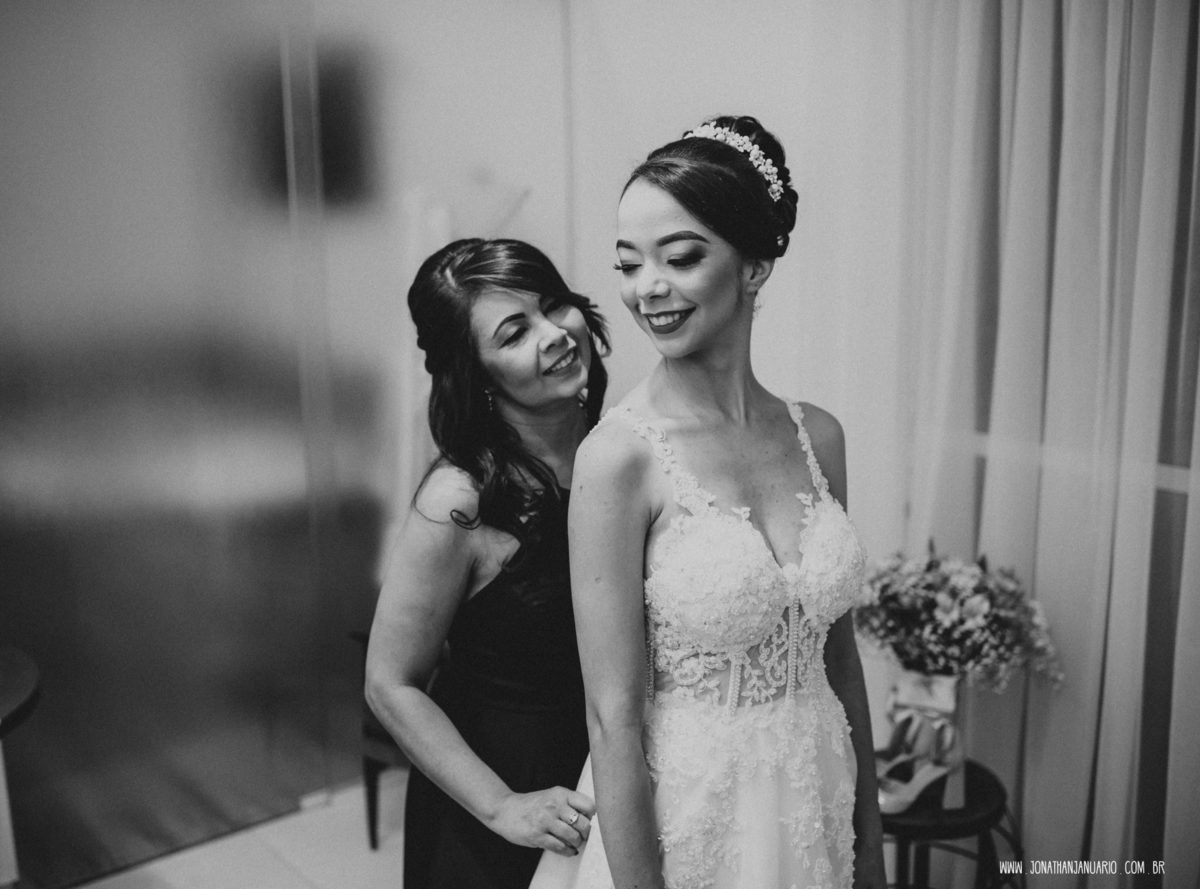 casal apaixonado, love, amor, Jonathan Januario, foto, fotografia, Araras, leme, limeira,campinas, São Paulo, Rio claro, lifeStyle, foto na fazenda, casamento de noite, noiva, vestido de noiva, vestida pra casar, lápis de noiva, casamento chique, igreja