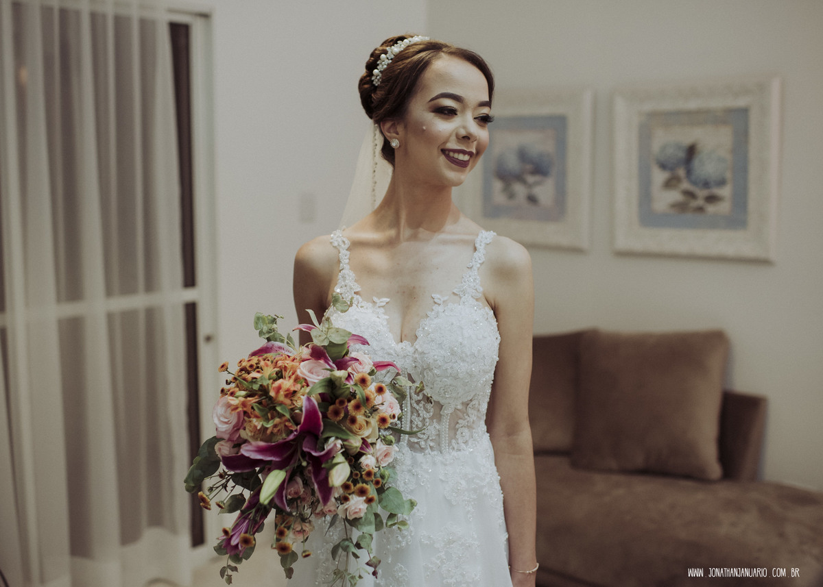 casal apaixonado, love, amor, Jonathan Januario, foto, fotografia, Araras, leme, limeira,campinas, São Paulo, Rio claro, lifeStyle, foto na fazenda, casamento de noite, noiva, vestido de noiva, vestida pra casar, lápis de noiva, casamento chique, igreja