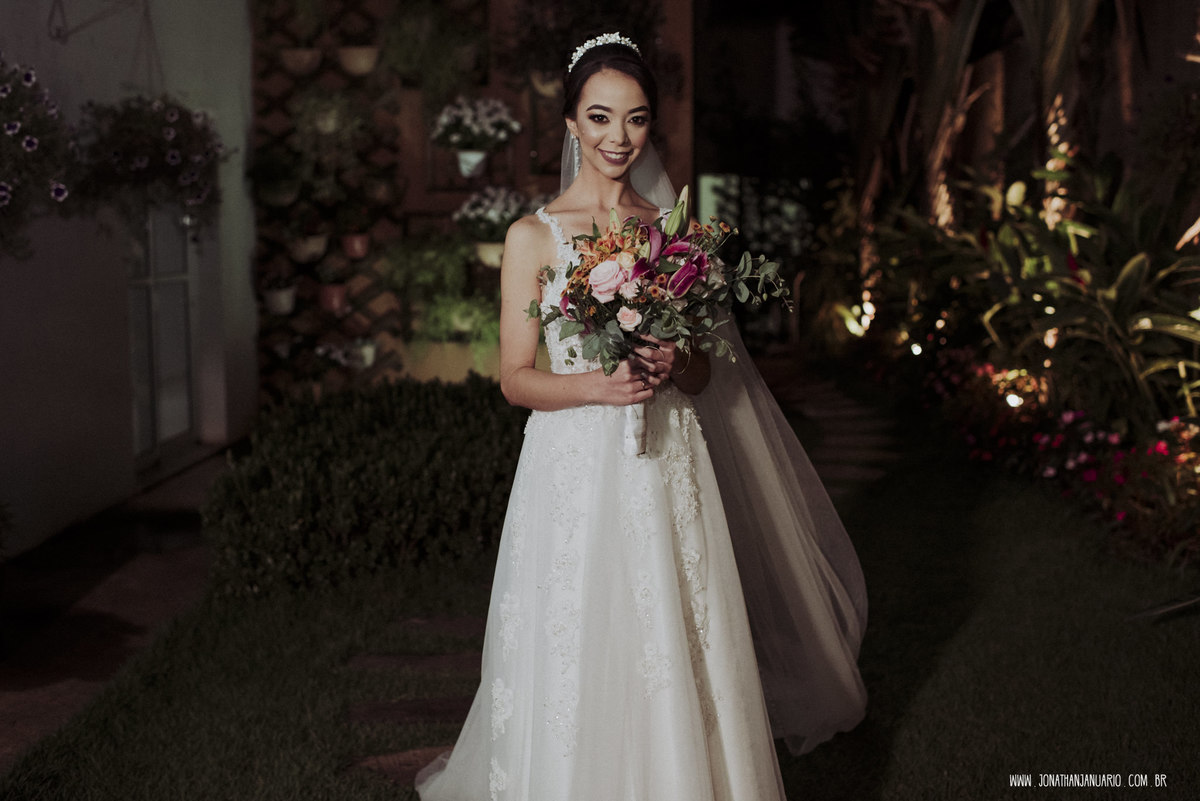 casal apaixonado, love, amor, Jonathan Januario, foto, fotografia, Araras, leme, limeira,campinas, São Paulo, Rio claro, lifeStyle, foto na fazenda, casamento de noite, noiva, vestido de noiva, vestida pra casar, lápis de noiva, casamento chique, igreja