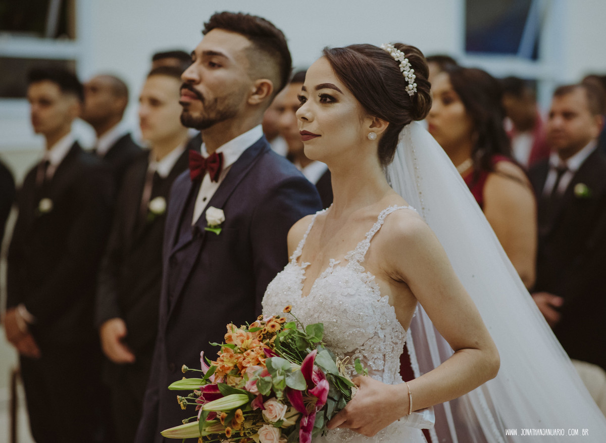 casal apaixonado, love, amor, Jonathan Januario, foto, fotografia, Araras, leme, limeira,campinas, São Paulo, Rio claro, lifeStyle, foto na fazenda, casamento de noite, noiva, vestido de noiva, vestida pra casar, lápis de noiva, casamento chique, igreja