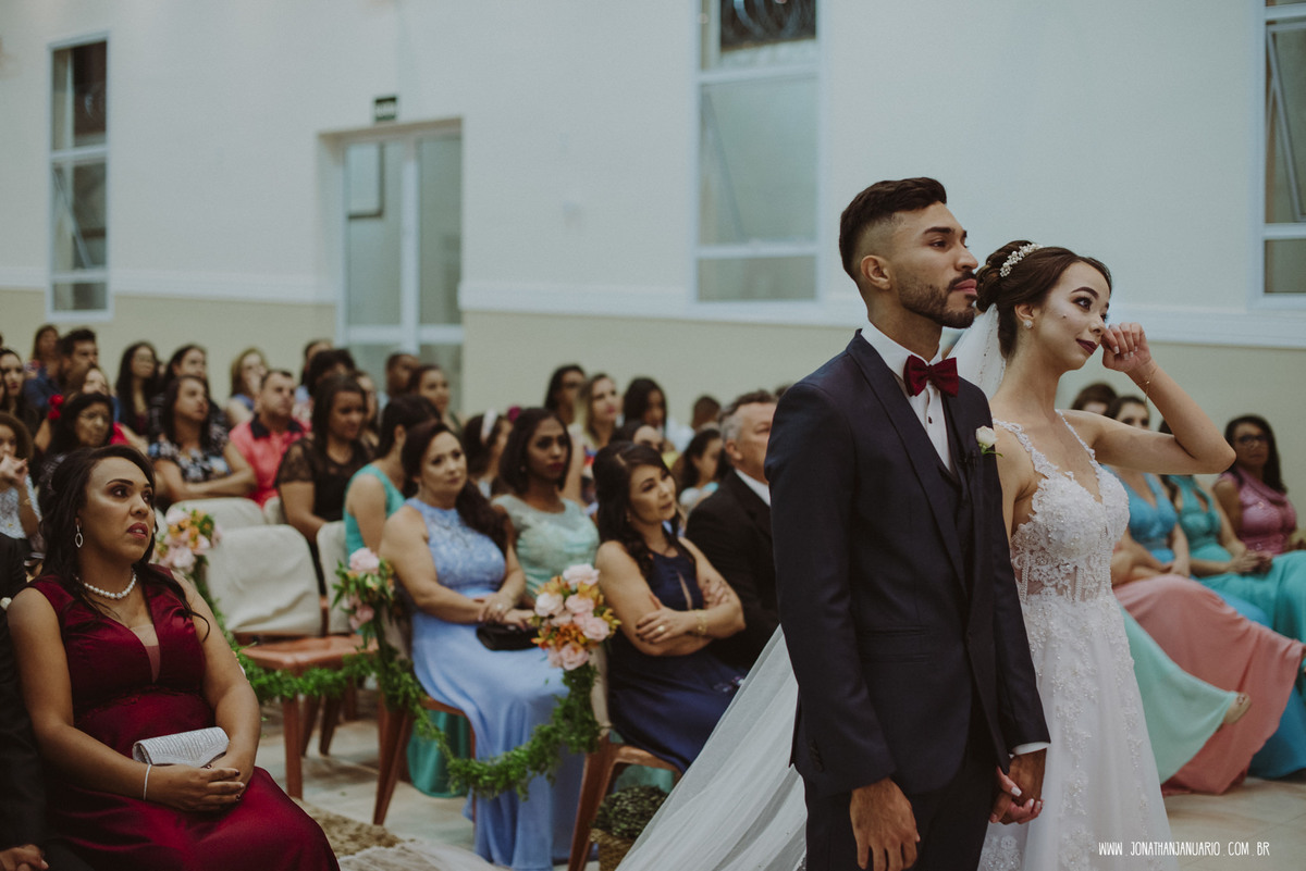 casal apaixonado, love, amor, Jonathan Januario, foto, fotografia, Araras, leme, limeira,campinas, São Paulo, Rio claro, lifeStyle, foto na fazenda, casamento de noite, noiva, vestido de noiva, vestida pra casar, lápis de noiva, casamento chique, igreja