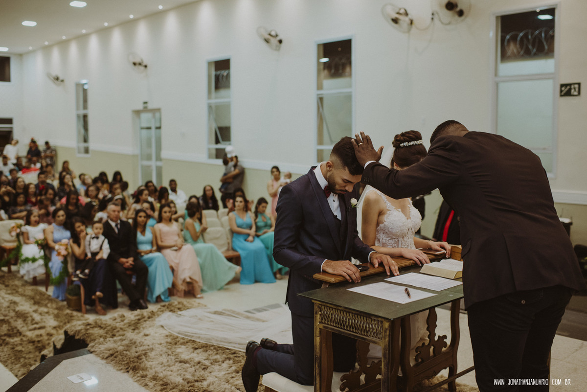 casal apaixonado, love, amor, Jonathan Januario, foto, fotografia, Araras, leme, limeira,campinas, São Paulo, Rio claro, lifeStyle, foto na fazenda, casamento de noite, noiva, vestido de noiva, vestida pra casar, lápis de noiva, casamento chique, igreja