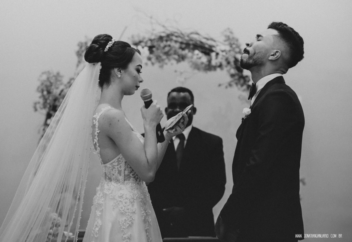 casal apaixonado, love, amor, Jonathan Januario, foto, fotografia, Araras, leme, limeira,campinas, São Paulo, Rio claro, lifeStyle, foto na fazenda, casamento de noite, noiva, vestido de noiva, vestida pra casar, lápis de noiva, casamento chique, igreja