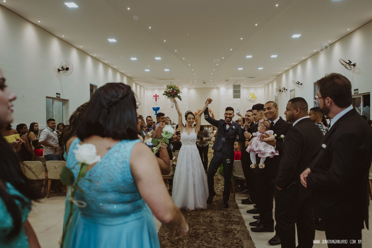 casal apaixonado, love, amor, Jonathan Januario, foto, fotografia, Araras, leme, limeira,campinas, São Paulo, Rio claro, lifeStyle, foto na fazenda, casamento de noite, noiva, vestido de noiva, vestida pra casar, lápis de noiva, casamento chique, igreja