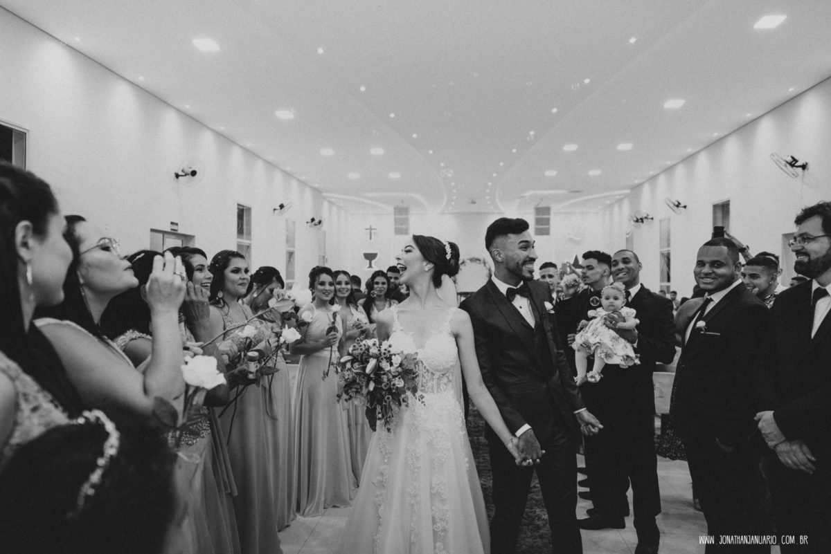 casal apaixonado, love, amor, Jonathan Januario, foto, fotografia, Araras, leme, limeira,campinas, São Paulo, Rio claro, lifeStyle, foto na fazenda, casamento de noite, noiva, vestido de noiva, vestida pra casar, lápis de noiva, casamento chique, igreja