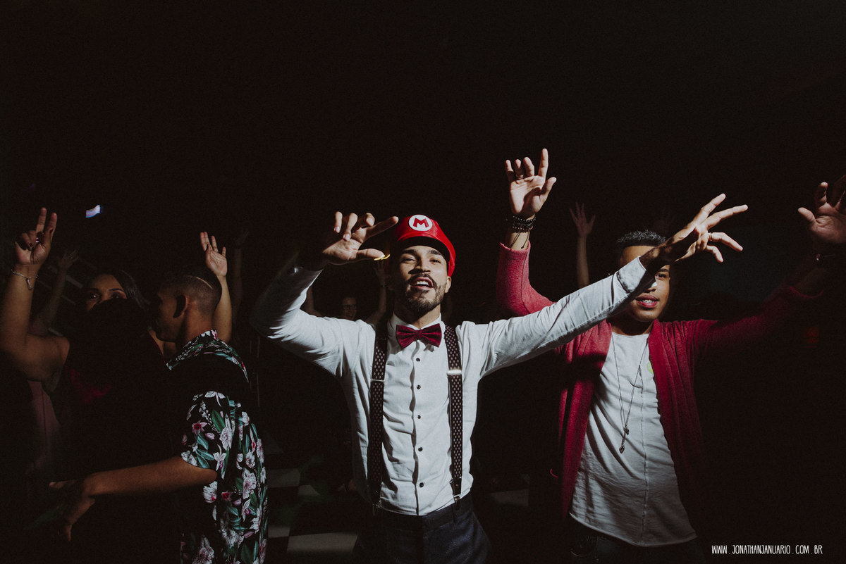 casal apaixonado, love, amor, Jonathan Januario, foto, fotografia, Araras, leme, limeira,campinas, São Paulo, Rio claro, lifeStyle, foto na fazenda, casamento de noite, noiva, vestido de noiva, vestida pra casar, lápis de noiva, casamento chique, igreja