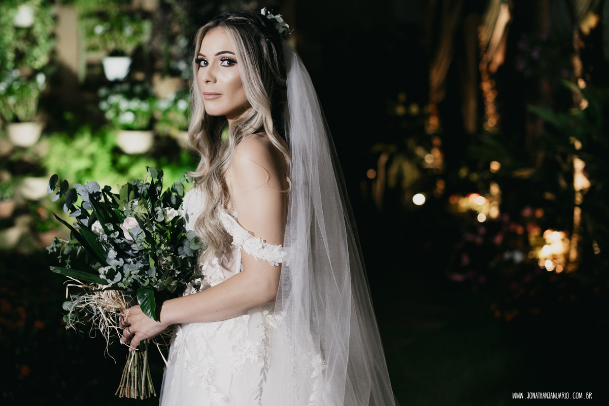 casal apaixonado, love, amor, Jonathan Januario, foto, fotografia, Araras, leme, limeira,campinas, São Paulo, Rio claro, lifeStyle, foto na fazenda, casamento de noite, noiva, vestido de noiva, vestida pra casar, lápis de noiva, casamento chique, jesse