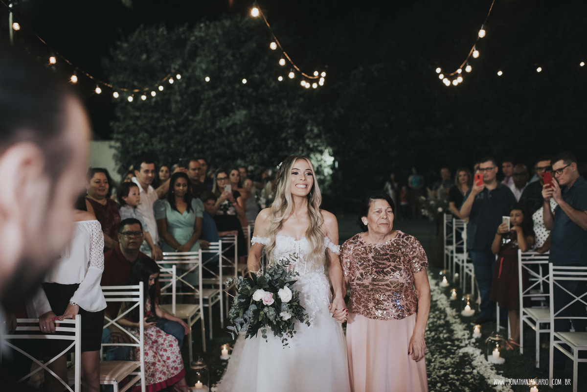 casal apaixonado, love, amor, Jonathan Januario, foto, fotografia, Araras, leme, limeira,campinas, São Paulo, Rio claro, lifeStyle, foto na fazenda, casamento de noite, noiva, vestido de noiva, vestida pra casar, lápis de noiva, casamento chique, jesse