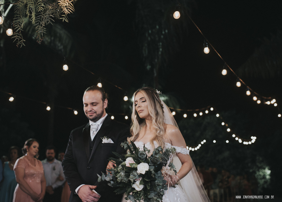 casal apaixonado, love, amor, Jonathan Januario, foto, fotografia, Araras, leme, limeira,campinas, São Paulo, Rio claro, lifeStyle, foto na fazenda, casamento de noite, noiva, vestido de noiva, vestida pra casar, lápis de noiva, casamento chique, jesse