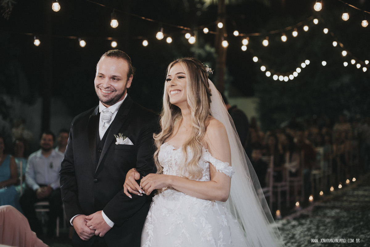 casal apaixonado, love, amor, Jonathan Januario, foto, fotografia, Araras, leme, limeira,campinas, São Paulo, Rio claro, lifeStyle, foto na fazenda, casamento de noite, noiva, vestido de noiva, vestida pra casar, lápis de noiva, casamento chique, jesse