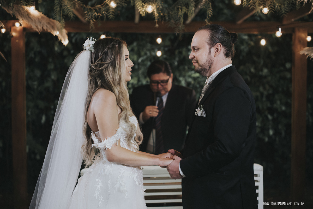 casal apaixonado, love, amor, Jonathan Januario, foto, fotografia, Araras, leme, limeira,campinas, São Paulo, Rio claro, lifeStyle, foto na fazenda, casamento de noite, noiva, vestido de noiva, vestida pra casar, lápis de noiva, casamento chique, jesse