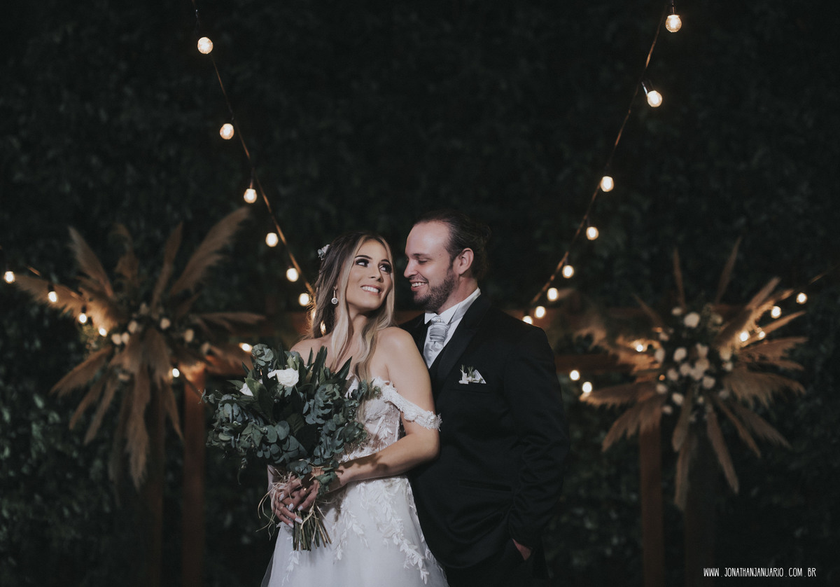 casal apaixonado, love, amor, Jonathan Januario, foto, fotografia, Araras, leme, limeira,campinas, São Paulo, Rio claro, lifeStyle, foto na fazenda, casamento de noite, noiva, vestido de noiva, vestida pra casar, lápis de noiva, casamento chique, jesse