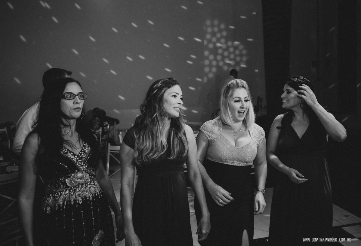 casal apaixonado, love, amor, Jonathan Januario, foto, fotografia, Araras, leme, limeira,campinas, São Paulo, Rio claro, lifeStyle, foto na fazenda, casamento de noite, noiva, vestido de noiva, vestida pra casar, lápis de noiva, casamento chique, jesse