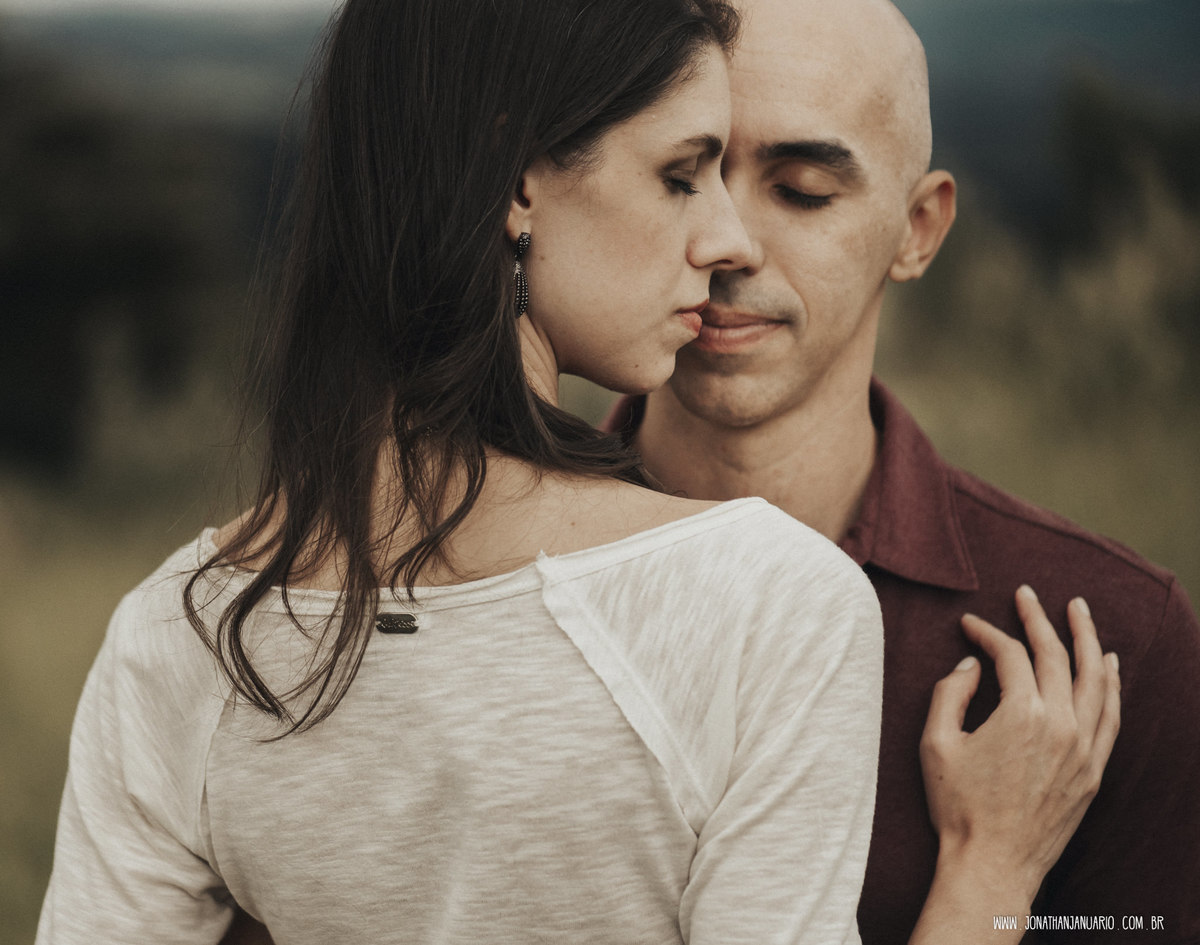 Ensaio em Rio Claro-SP, casal apaixonado, natureza - love, amor, casal, Jonathan Januario, foto, fotografia, Araras, leme, limeira,campinas, São Paulo, folk, lifeStyle, Vsco, montanha, foto na fazenda, pico olho d’agua, Mariporã, foto em montanha

