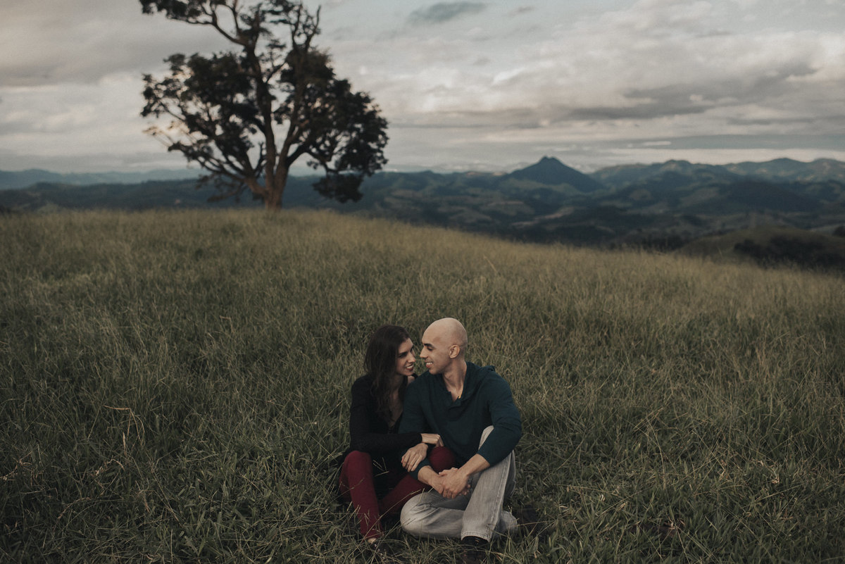 Ensaio em Rio Claro-SP, casal apaixonado, natureza - love, amor, casal, Jonathan Januario, foto, fotografia, Araras, leme, limeira,campinas, São Paulo, folk, lifeStyle, Vsco, montanha, pico olho d’agua, Mariporã, foto em montanha, cruzeiro do sul