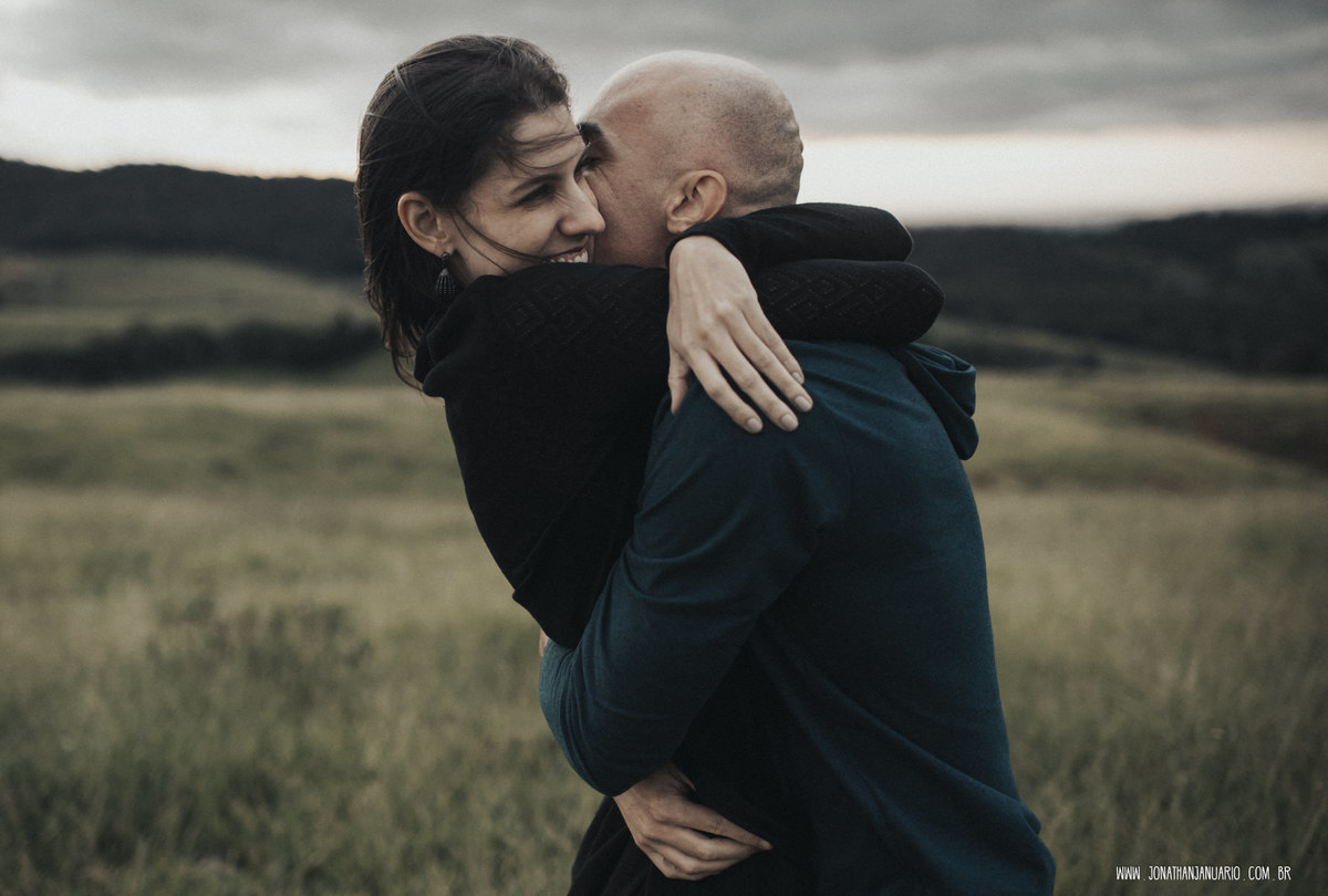 Ensaio em Rio Claro-SP, casal apaixonado, natureza - love, amor, casal, Jonathan Januario, foto, fotografia, Araras, leme, limeira,campinas, São Paulo, folk, lifeStyle, Vsco, montanha, pico olho d’agua, Mariporã, foto em montanha, cruzeiro do sul