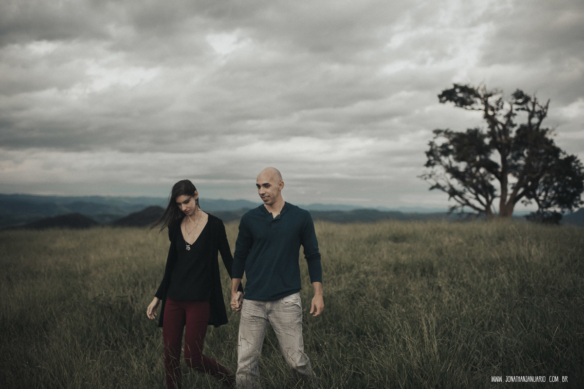 Ensaio em Rio Claro-SP, casal apaixonado, natureza - love, amor, casal, Jonathan Januario, foto, fotografia, Araras, leme, limeira,campinas, São Paulo, folk, lifeStyle, Vsco, montanha, pico olho d’agua, Mariporã, foto em montanha, cruzeiro do sul