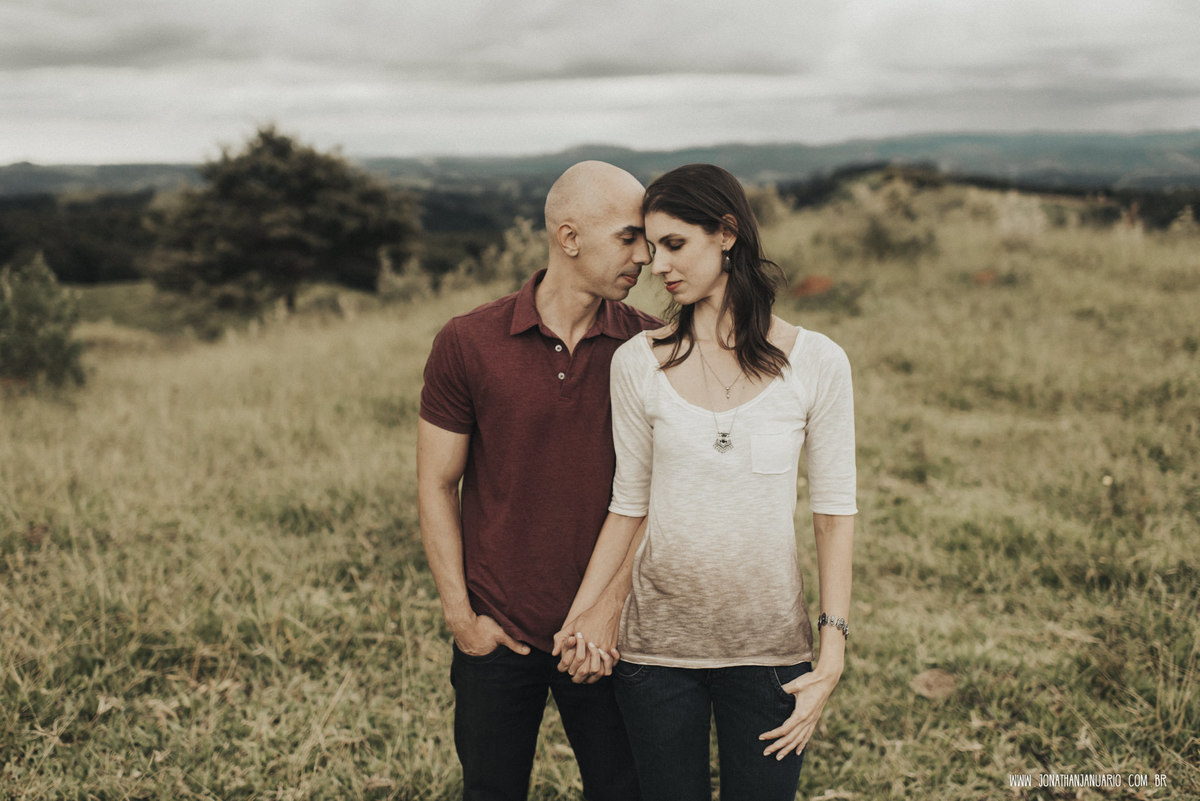 Ensaio em Rio Claro-SP, casal apaixonado, natureza - love, amor, casal, Jonathan Januario, foto, fotografia, Araras, leme, limeira,campinas, São Paulo, folk, lifeStyle, Vsco, montanha, foto na fazenda, pico olho d’agua, Mariporã, foto em montanha

