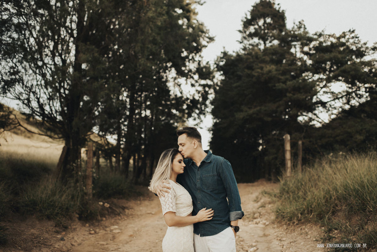 Ensaio em Rio Claro-SP, casal apaixonado, natureza - love, amor, casal, Jonathan Januario, foto, fotografia, Araras, leme, limeira,campinas, São Paulo, folk, lifeStyle, Vsco, montanha, foto na fazenda, pico olho d’agua, Mariporã, foto em montanha

