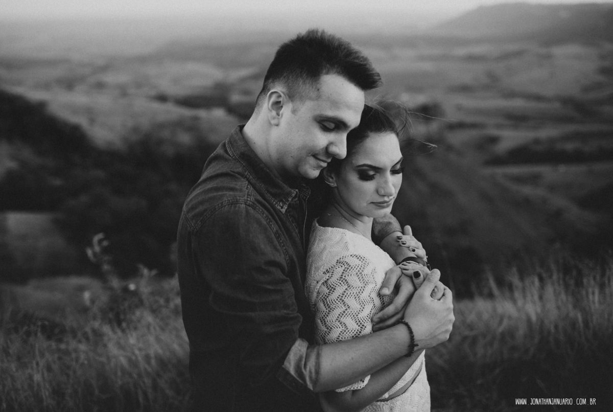 Ensaio em Rio Claro-SP, casal apaixonado, natureza - love, amor, casal, Jonathan Januario, foto, fotografia, Araras, leme, limeira,campinas, São Paulo, folk, lifeStyle, Vsco, montanha, foto na fazenda, pico olho d’agua, Mariporã, foto em montanha

