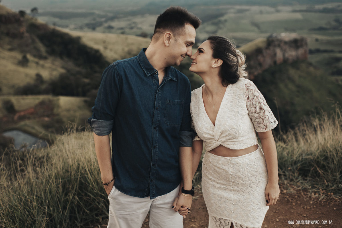 Ensaio em Rio Claro-SP, casal apaixonado, natureza - love, amor, casal, Jonathan Januario, foto, fotografia, Araras, leme, limeira,campinas, São Paulo, folk, lifeStyle, Vsco, montanha, foto na fazenda, pico olho d’agua, Mariporã, foto em montanha

