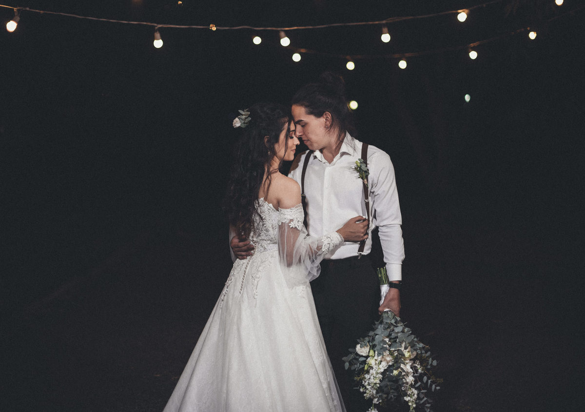 casal apaixonado, natureza, love, amor, Jonathan Januario, foto, fotografia, Araras, leme, limeira,campinas, São Paulo, Rio claro, folk, lifeStyle, montanha, foto na fazenda, casamento de dia, noiva, vestido de noiva, vestida pra casar, lápis de noiva