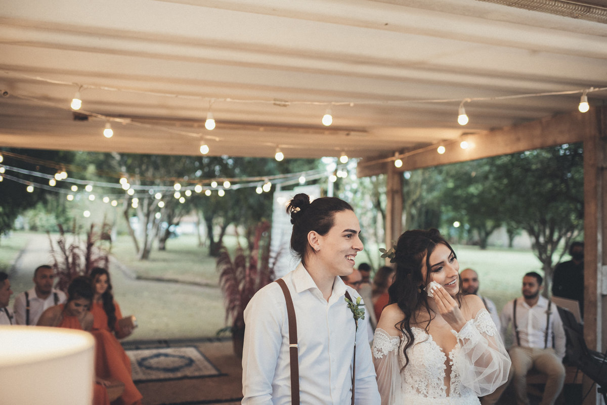 casal apaixonado, natureza, love, amor, Jonathan Januario, foto, fotografia, Araras, leme, limeira,campinas, São Paulo, Rio claro, folk, lifeStyle, montanha, foto na fazenda, casamento de dia, noiva, vestido de noiva, vestida pra casar, lápis de noiva