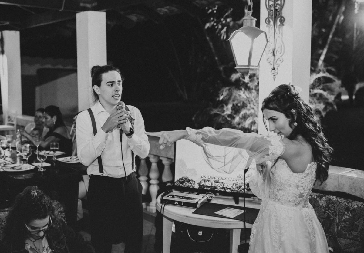 casal apaixonado, natureza, love, amor, Jonathan Januario, foto, fotografia, Araras, leme, limeira,campinas, São Paulo, Rio claro, folk, lifeStyle, montanha, foto na fazenda, casamento de dia, noiva, vestido de noiva, vestida pra casar, lápis de noiva