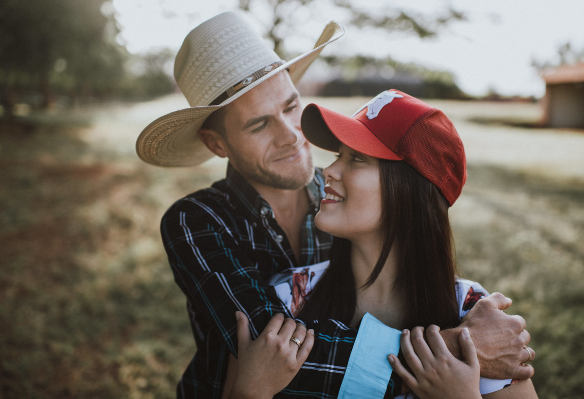 Ensaio em Rio Claro-SP, casal apaixonado, natureza - love, amor, casal, Jonathan Januario, foto, fotografia, Araras, leme, limeira,campinas, folk, lifeStyle, Vsco, foto na fazenda, pico olho d’agua, Mariporã, foto em montanha, cavalos, ensaio com cavalos