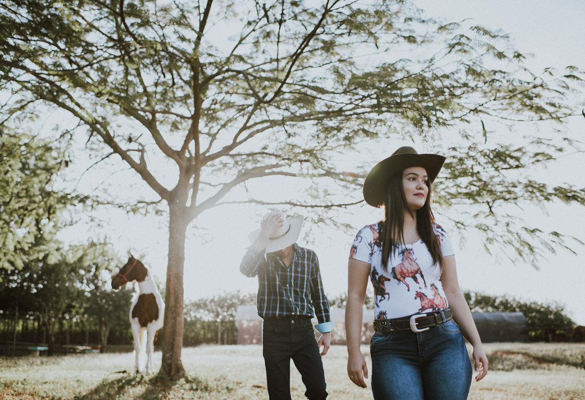 Ensaio em Rio Claro-SP, casal apaixonado, natureza - love, amor, casal, Jonathan Januario, foto, fotografia, Araras, leme, limeira,campinas, folk, lifeStyle, Vsco, foto na fazenda, pico olho d’agua, Mariporã, foto em montanha, cavalos, ensaio com cavalos