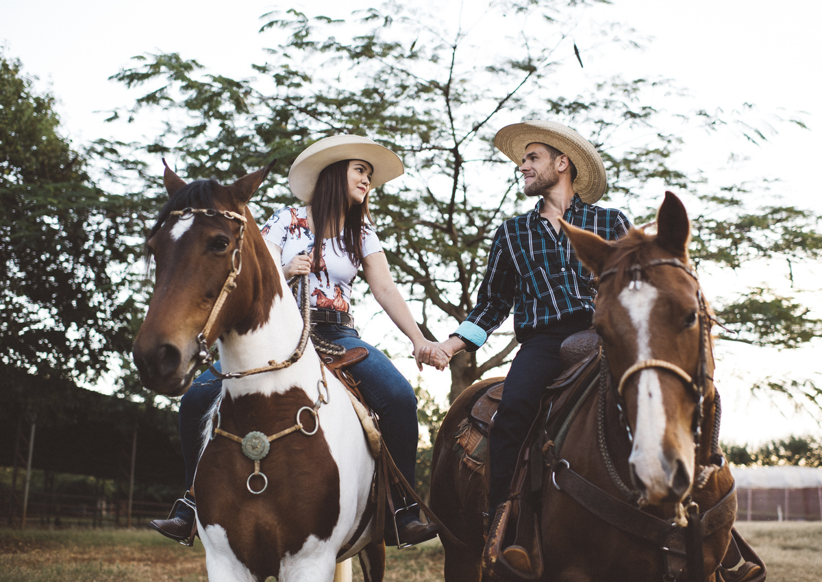 Ensaio em Rio Claro-SP, casal apaixonado, natureza - love, amor, casal, Jonathan Januario, foto, fotografia, Araras, leme, limeira,campinas, folk, lifeStyle, Vsco, foto na fazenda, pico olho d’agua, Mariporã, foto em montanha, cavalos, ensaio com cavalos