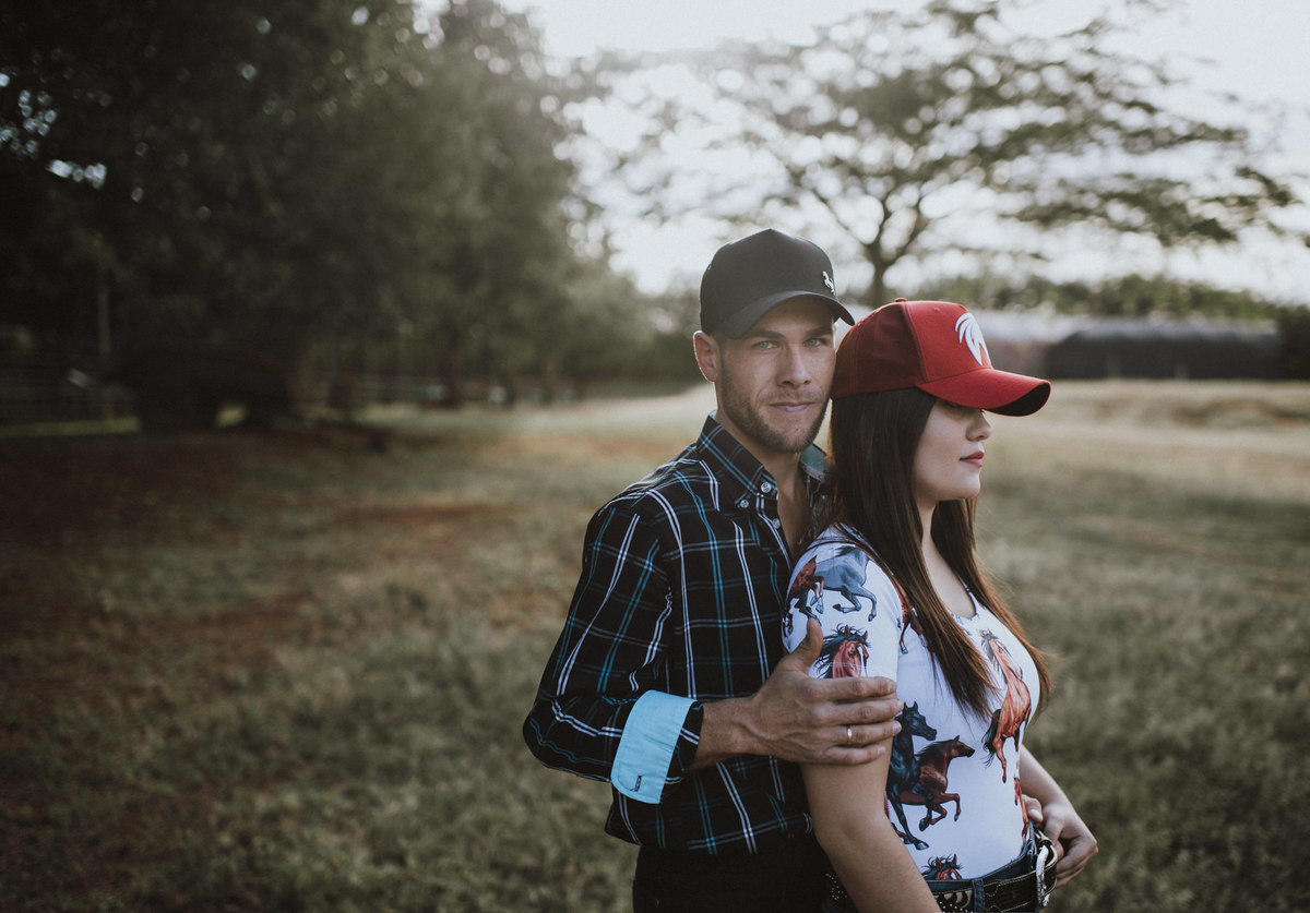Ensaio em Rio Claro-SP, casal apaixonado, natureza - love, amor, casal, Jonathan Januario, foto, fotografia, Araras, leme, limeira,campinas, folk, lifeStyle, Vsco, foto na fazenda, pico olho d’agua, Mariporã, foto em montanha, cavalos, ensaio com cavalos