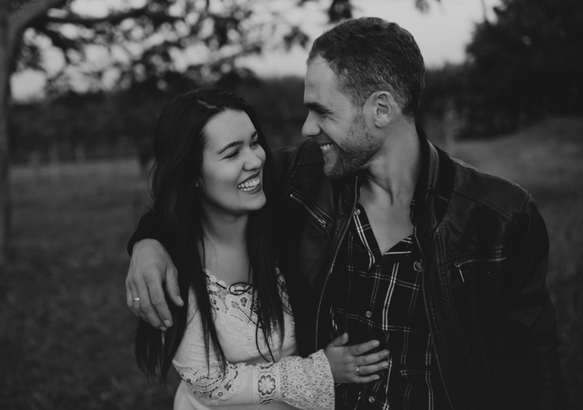 Ensaio em Rio Claro-SP, casal apaixonado, natureza - love, amor, casal, Jonathan Januario, foto, fotografia, Araras, leme, limeira,campinas, folk, lifeStyle, Vsco, foto na fazenda, pico olho d’agua, Mariporã, foto em montanha, cavalos, ensaio com cavalos