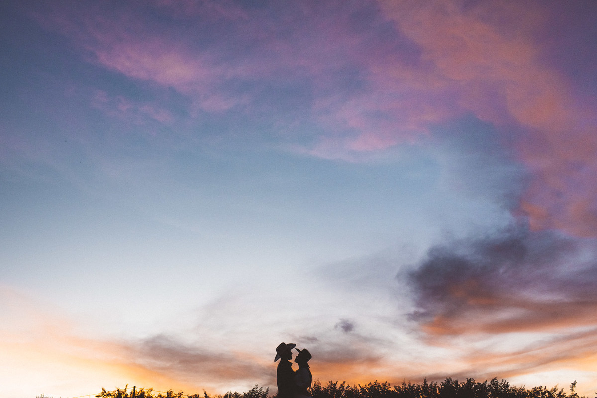 Ensaio em Rio Claro-SP, casal apaixonado, natureza - love, amor, casal, Jonathan Januario, foto, fotografia, Araras, leme, limeira,campinas, folk, lifeStyle, Vsco, foto na fazenda, pico olho d’agua, Mariporã, foto em montanha, cavalos, ensaio com cavalos