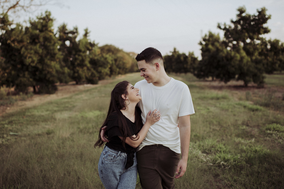Ensaio em Rio Claro-SP, casal apaixonado, natureza - love, amor, casal, Jonathan Januario, foto, fotografia, Araras, leme, limeira,campinas, São Paulo, folk, lifeStyle, Vsco, montanha, foto na fazenda, pico olho d’agua, Mariporã, foto em montanha