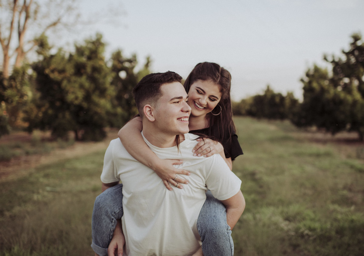 Ensaio em Rio Claro-SP, casal apaixonado, natureza - love, amor, casal, Jonathan Januario, foto, fotografia, Araras, leme, limeira,campinas, São Paulo, folk, lifeStyle, Vsco, montanha, foto na fazenda, pico olho d’agua, Mariporã, foto em montanha
